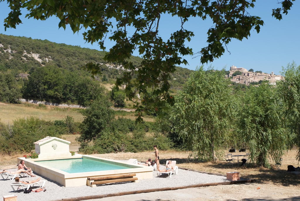 Bed and Breakfast La Fontaine Simiane-la-Rotonde Esterno foto